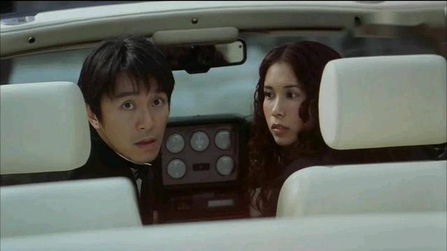 喜剧之王周星驰我养你画面,周星驰喜剧之王一个人在屋内片段