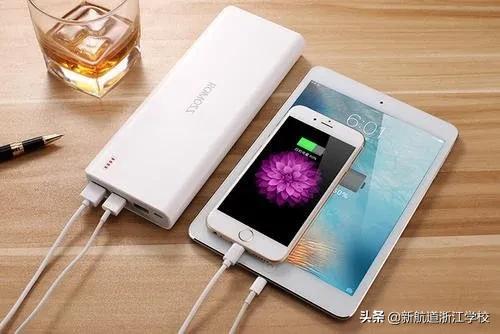 “充电宝”可别说成“phonecharger”！那该怎么说？