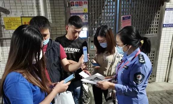 性感美女撕掉“胸部”秒变大叔，画面曝光：别再裸聊了