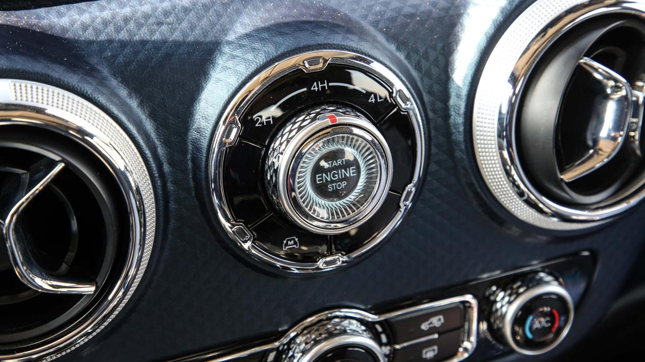 bj40刀锋英雄柴油版黑武士试驾,21款bj40柴油刀锋英雄版驾驶感受