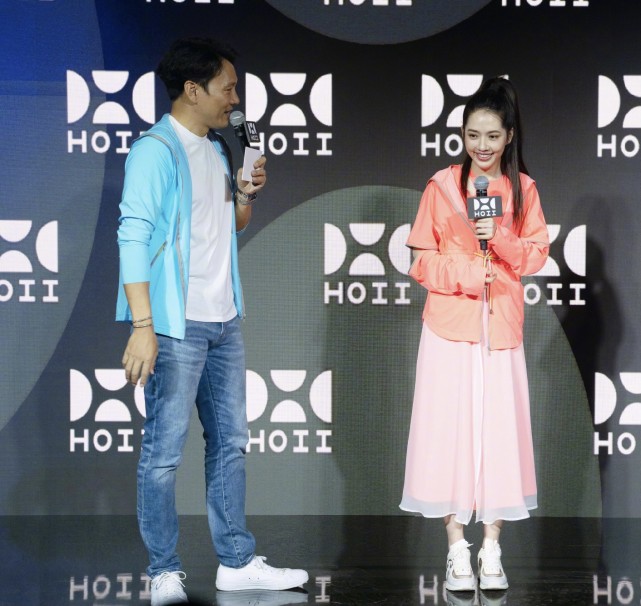 向佐与郭碧婷合照,向佐跟郭碧婷合照