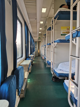 火车三层硬卧,硬卧火车视频