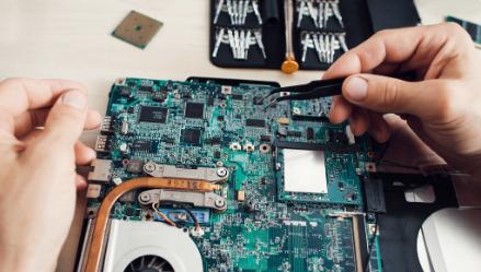 电脑开机显示nosignal后黑屏,为什么电脑黑屏打不开