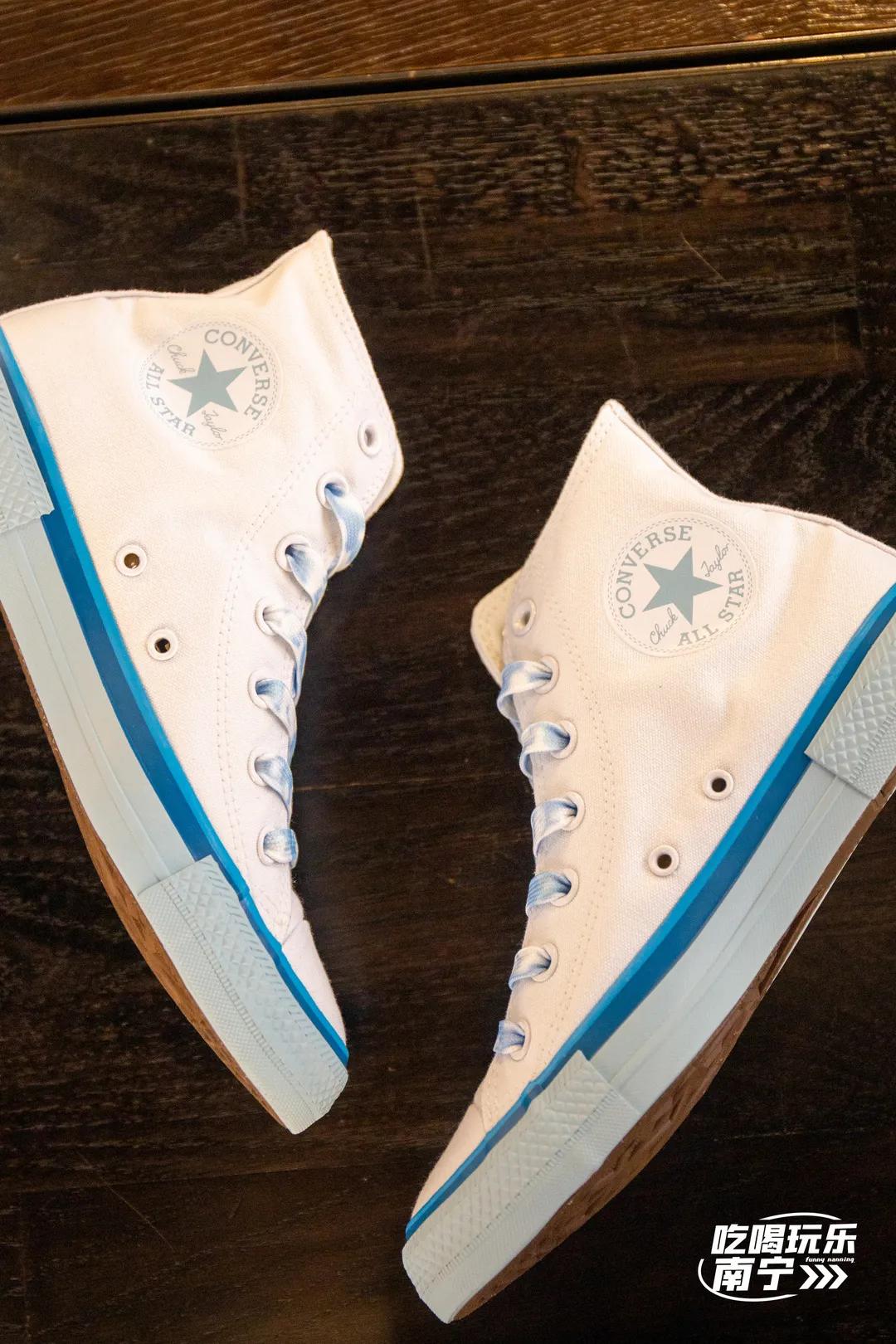 深受年轻人喜爱商品,深受年轻人喜爱的快消品