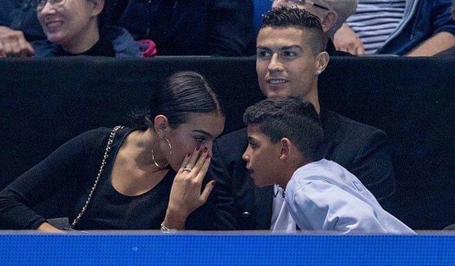 c罗超有爱,c罗和迷你罗当守门员