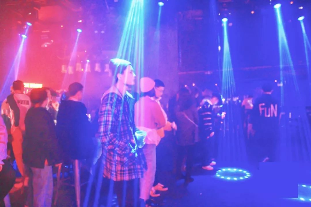 成都酒吧喝酒蹦迪指南,成都酒吧喝酒