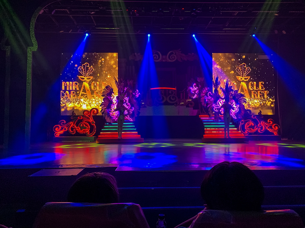 到了泰国那就必须得看人妖了，感受一下泰国的人妖文化