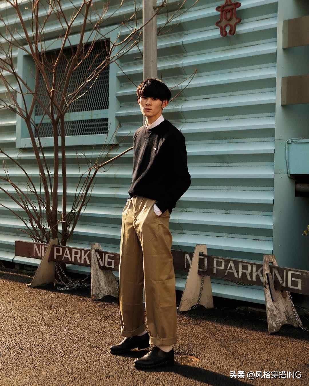 男士米白色小西服搭配卡其色裤子,秋冬男士宽松卡其色裤子搭配