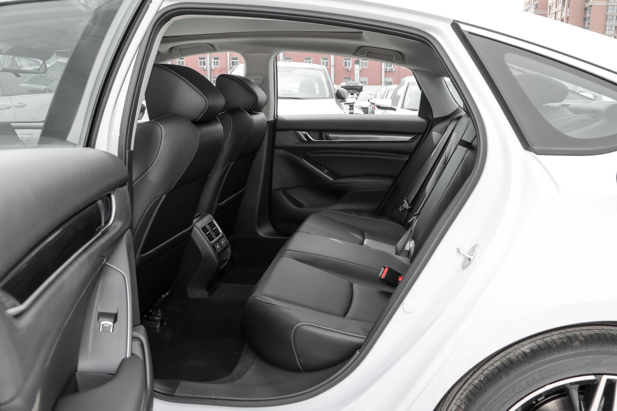 顶配不贵20万高性价比中级车推荐,20万内落地最值得入手的中级车