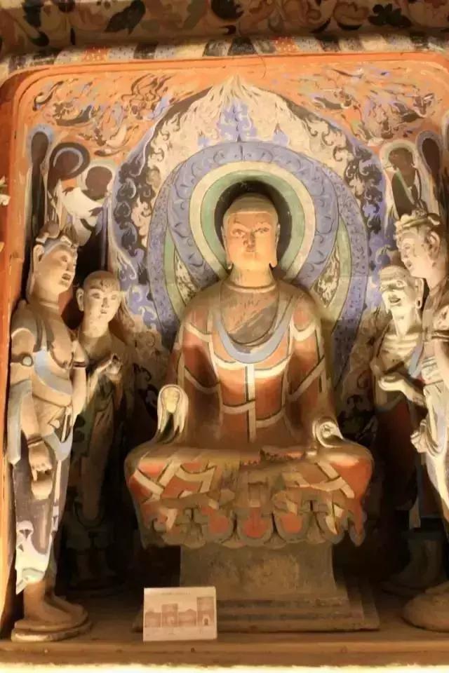 周恩来总理为新中国保护了多少*物文**古迹？