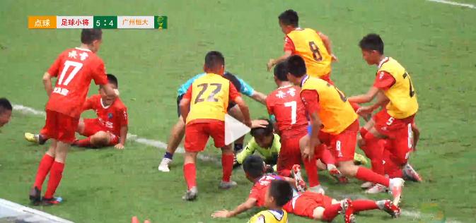 中国足球小将vs山东鲁能,恒大青训中的狼队和虎队