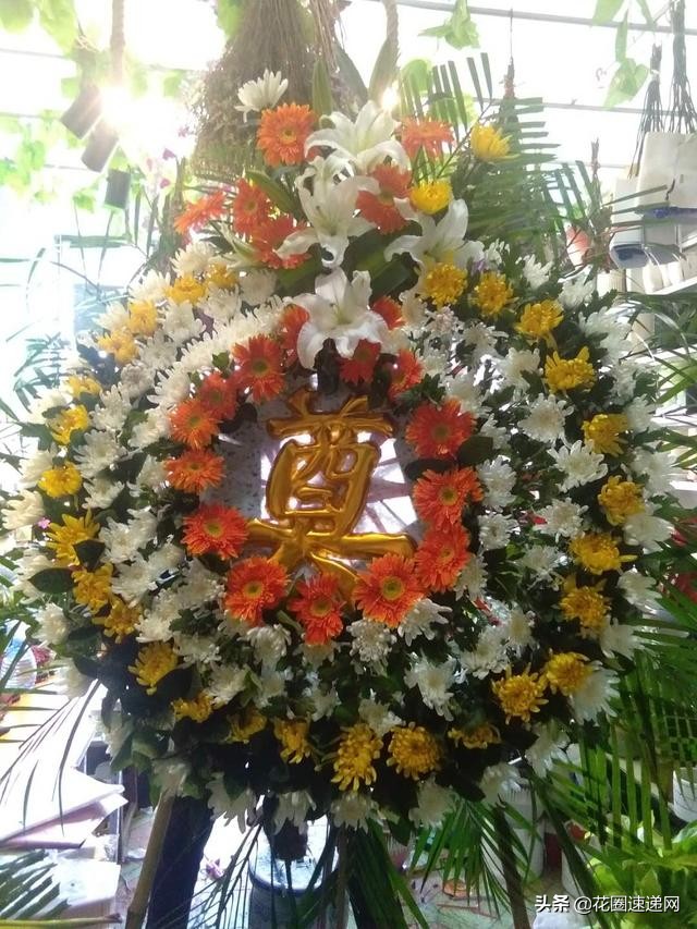 嫂子过世花圈挽联如何写,丧事花圈上的挽联怎么写