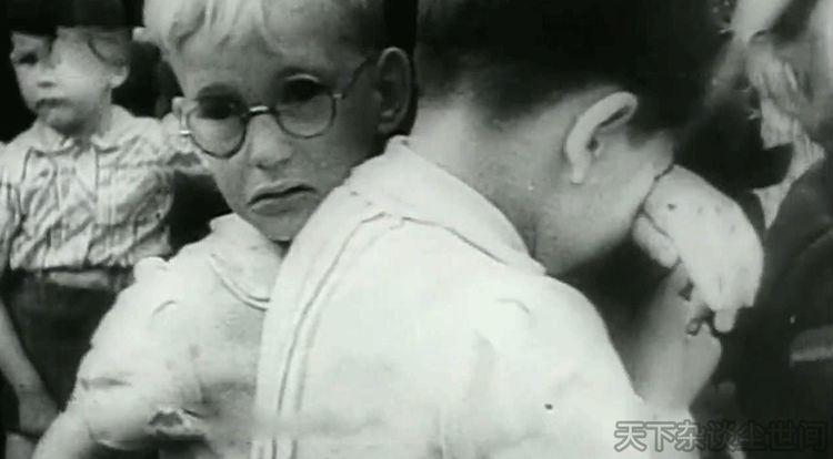 二战美女间谍姐妹同为OSS特工妹妹被*击狙**手打中心脏牺牲