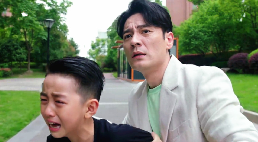 老婆炒菜他却偷偷叫外卖，《陪你一起长大》中老公比孩子更难长大