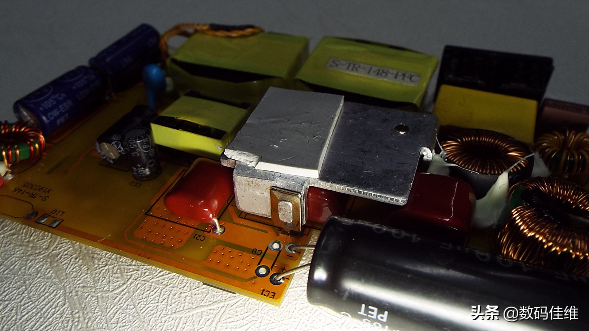 SuperTank100W笔记本移动电源套装评测+拆解