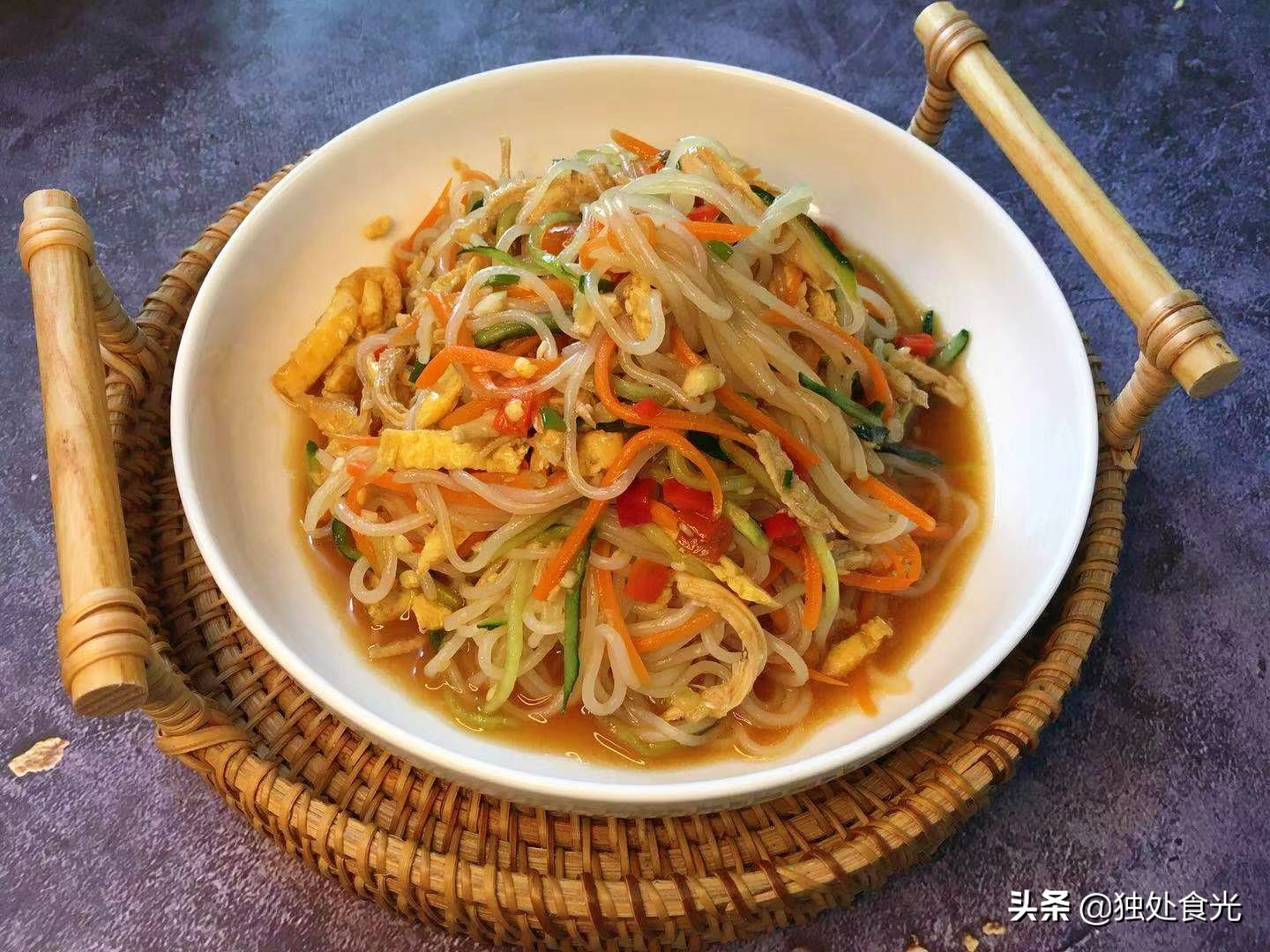 魔芋丝的做法减肥食谱凉拌,魔芋丝怎么做低脂好吃