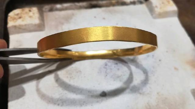 怎么辨别黄金首饰的真假简单方法,不用任何器材就可以辨别黄金真假