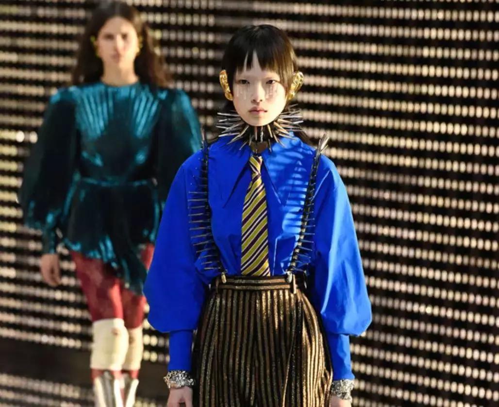 prada企业转型,prada集团是顶级奢侈品集团吗