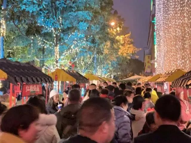 牛市口到望平坊，看成都地摊如何珍藏城市烟火气