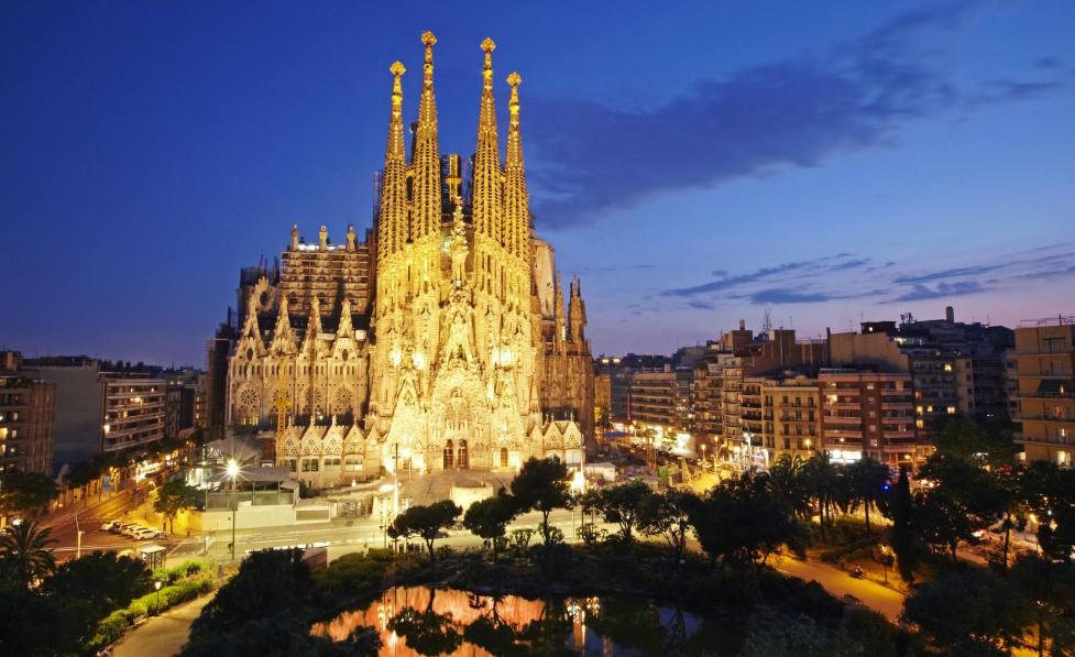 设计大师安东尼奥高迪,西班牙设计大师高迪