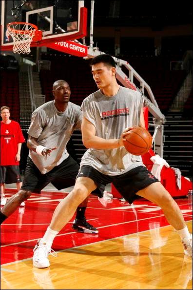 人物I奥拉朱旺—非洲男孩驰骋NBA，90年代四大中锋华山论剑