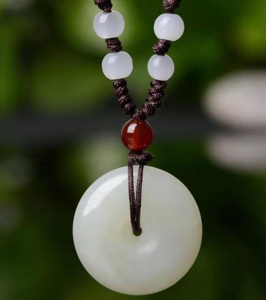 什么样的项链经典又百搭,气质女性戴哪款项链好看