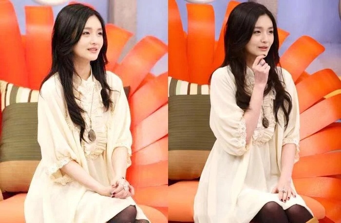 大s深夜晒女儿照片，网友：这个细节，暴露了家教