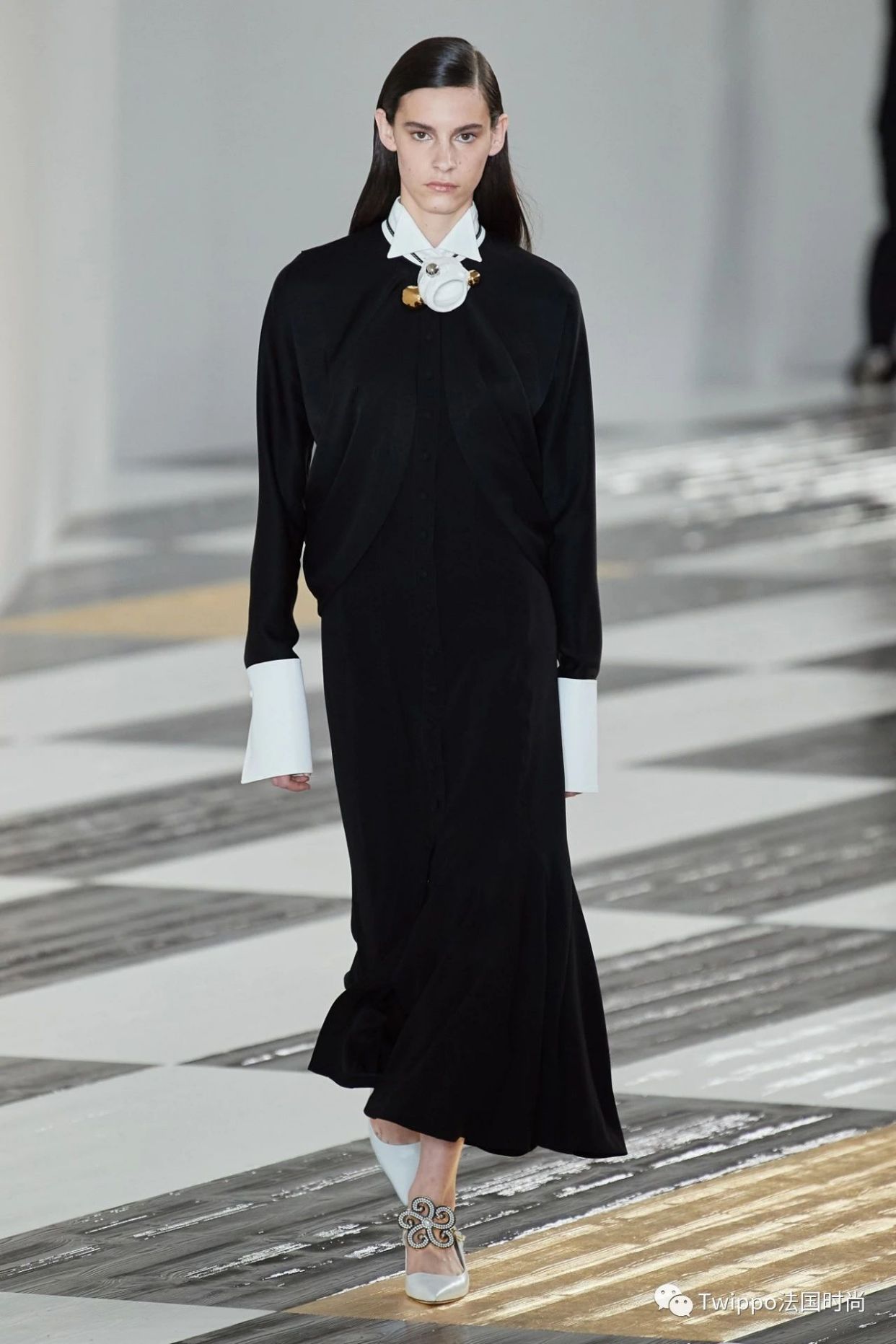 2020秋冬巴黎时装周givenchy秀场 (jacquemus 2020巴黎时装周秀场)