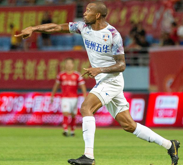 鏂板啝鐤儏棣栦緥纭瘖,涓敳鐞冨憳鎰熸煋鏂板啝