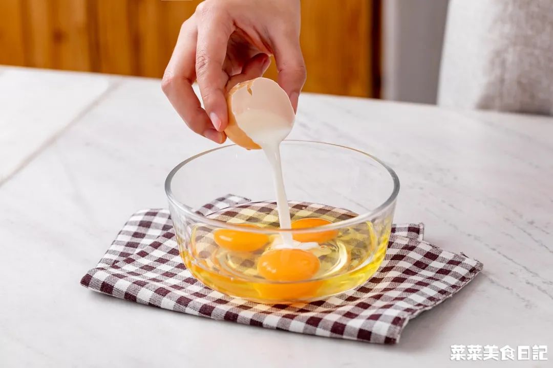 上班族午饭微波炉加热,微波炉解决一日三餐