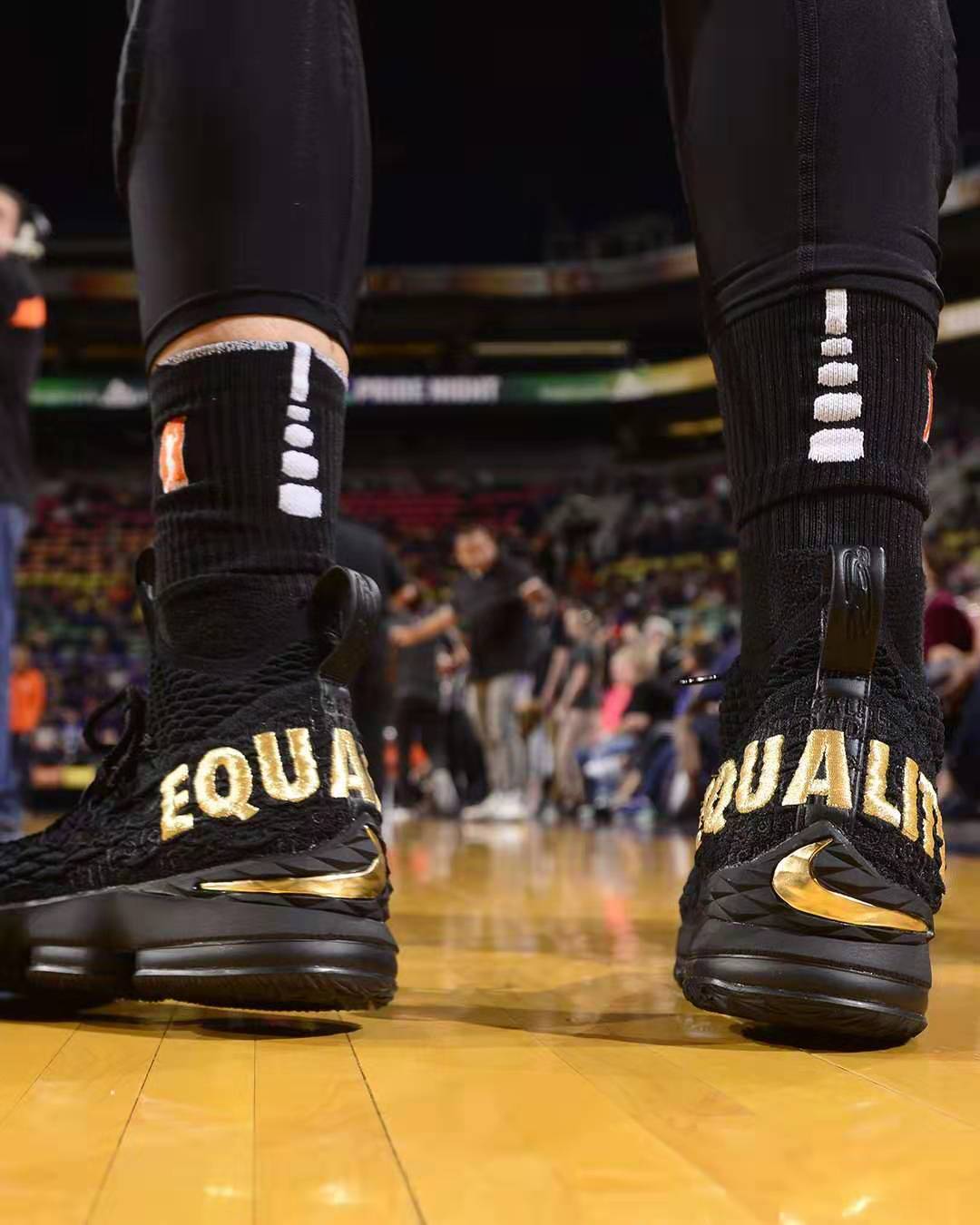 詹姆斯第十六代篮球鞋最新配色,詹姆斯2024篮球鞋多少钱