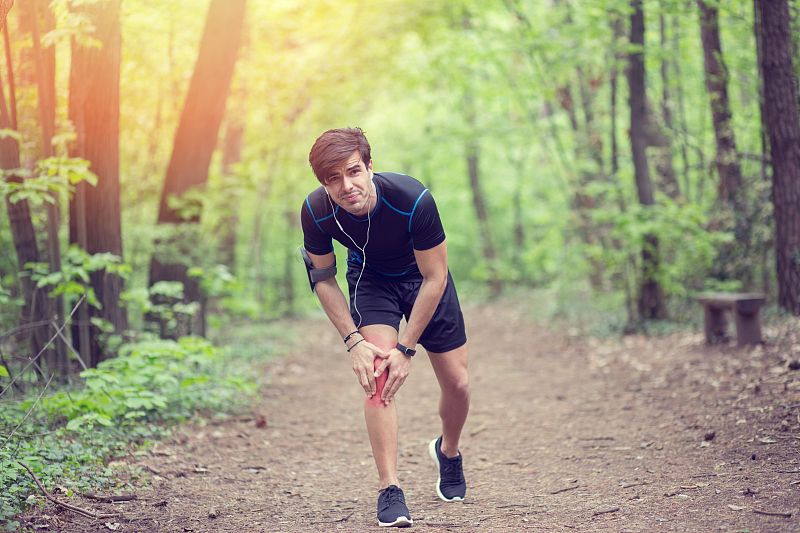 一跑步大腿根就痛,一跑步大腿就肌肉痛怎么办