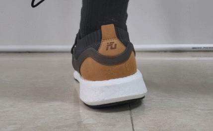 踩屎感极强的跑鞋,透气性好踩屎感强的跑鞋