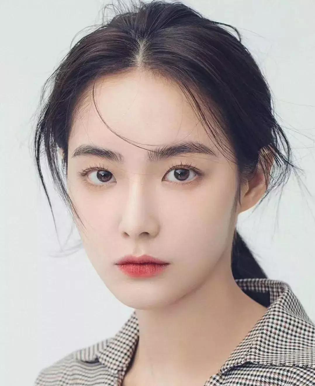 额头前短碎发怎么做造型,额头小碎发怎么卷好看