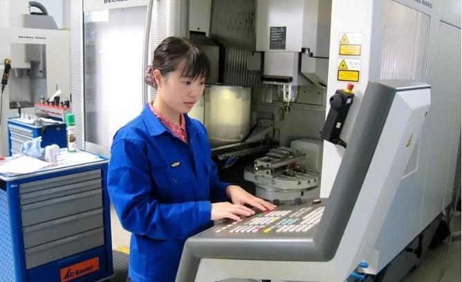 自学数控就业前景好吗女生,学数控要学哪方面