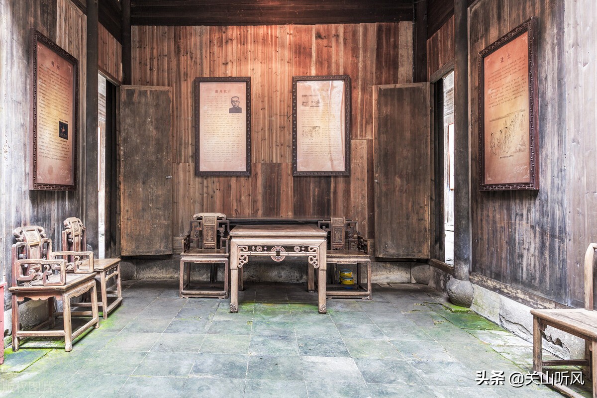 农村门楼为啥不是在左就是在右,农村建房门楼朝向