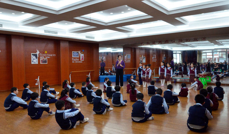 家长大赞！重庆新村教育集团“家长开放日”体验智能互动创新课堂