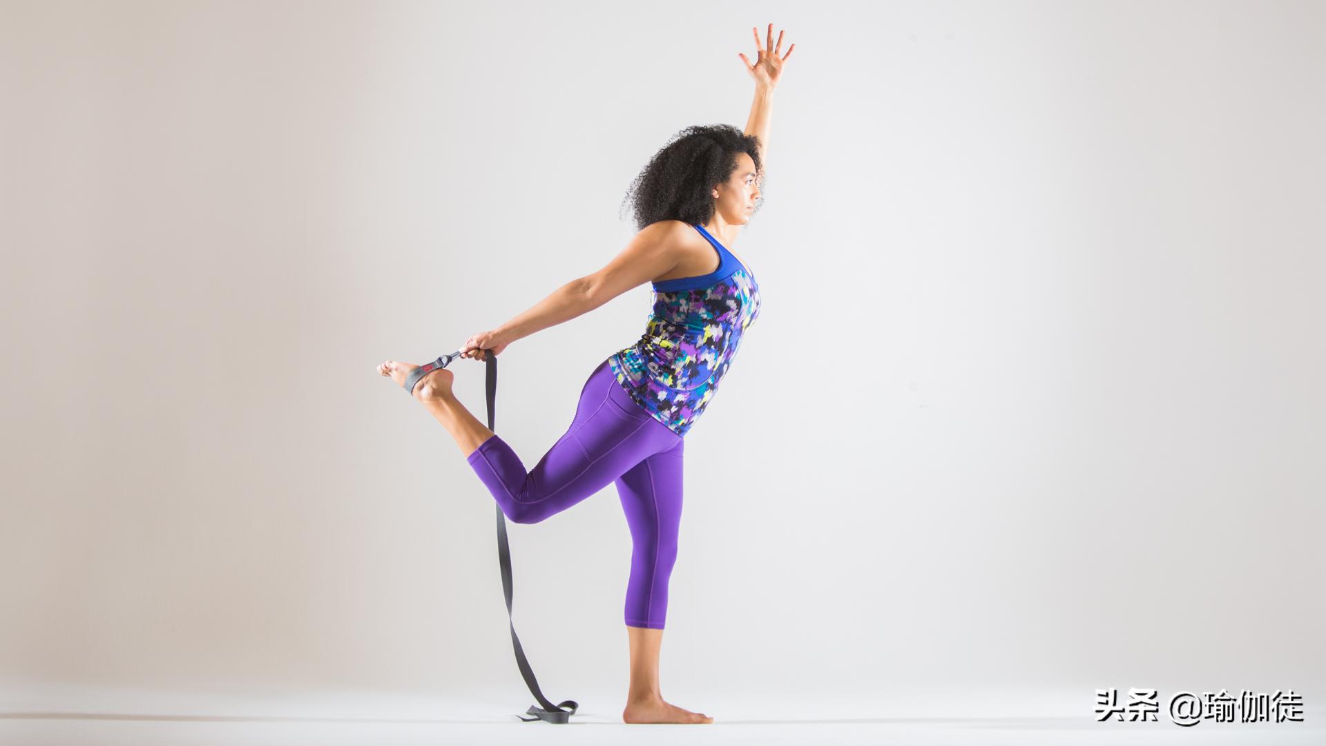 借助瑜伽球锻炼,借助有弹性带练瑜伽
