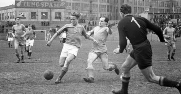 梅罗十大球星,梅罗和贝利谁更强