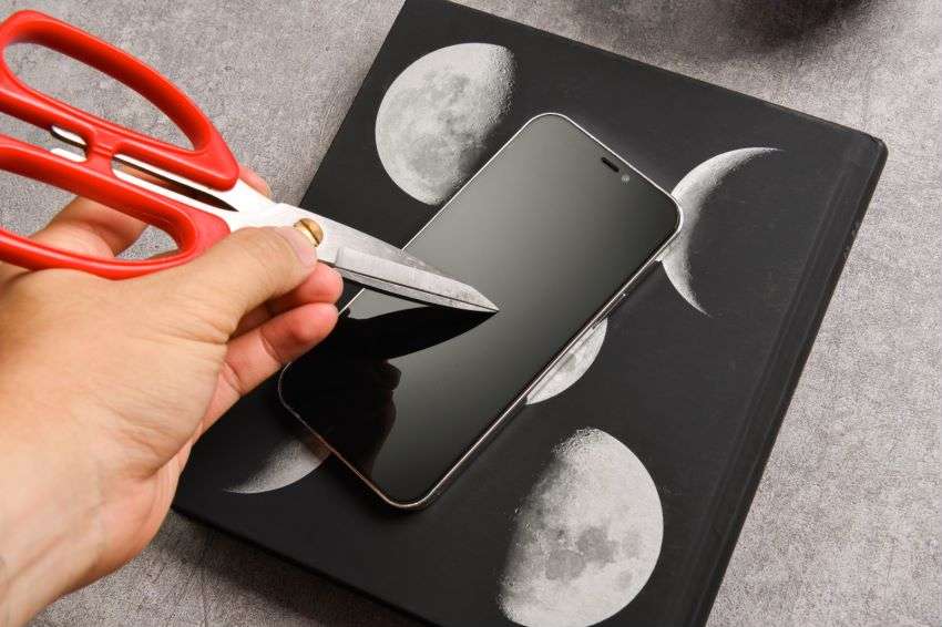 手机膜各种膜的优缺点,合理选择手机膜比你想象的更重要