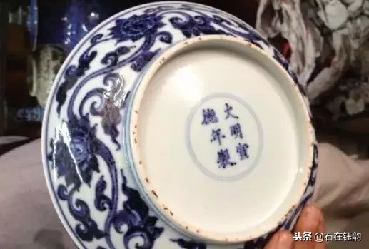 宣德窑瓷器款识及历代仿款,宣德款识周围有没有图案