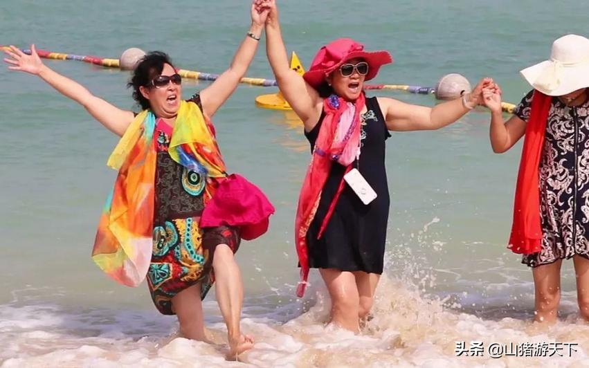 中国大妈为什么有丝巾,为什么大妈出去旅游都要戴丝巾