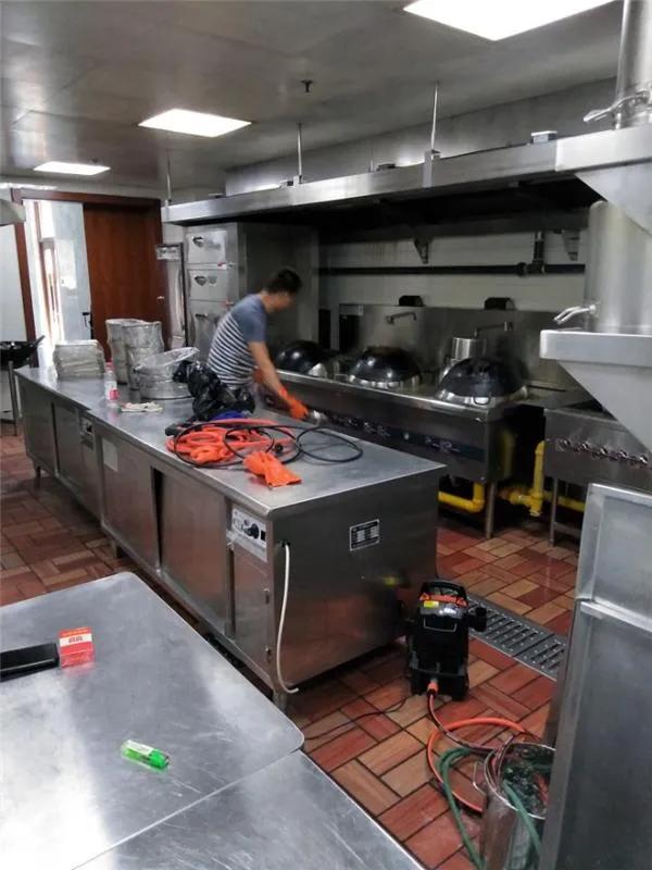 食堂油烟机罩子怎么清洗,大型食堂油烟机清洗收费标准