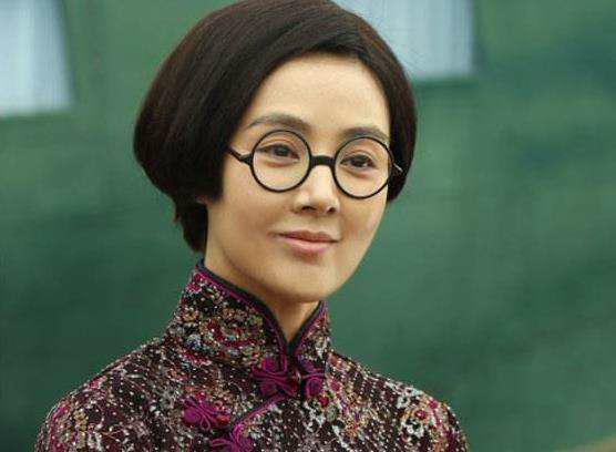 她皮肤白美，15岁被*暴强**，临终说真相。听众：呸！姓秦的，不要脸