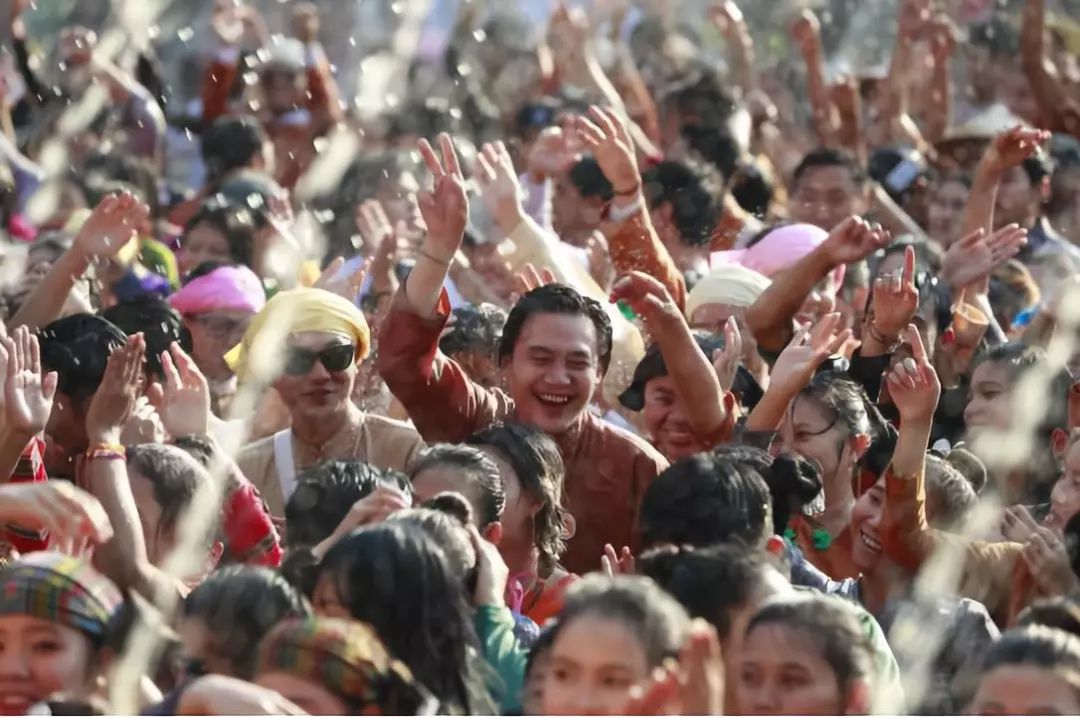 正是泼水时领事直通车提醒您