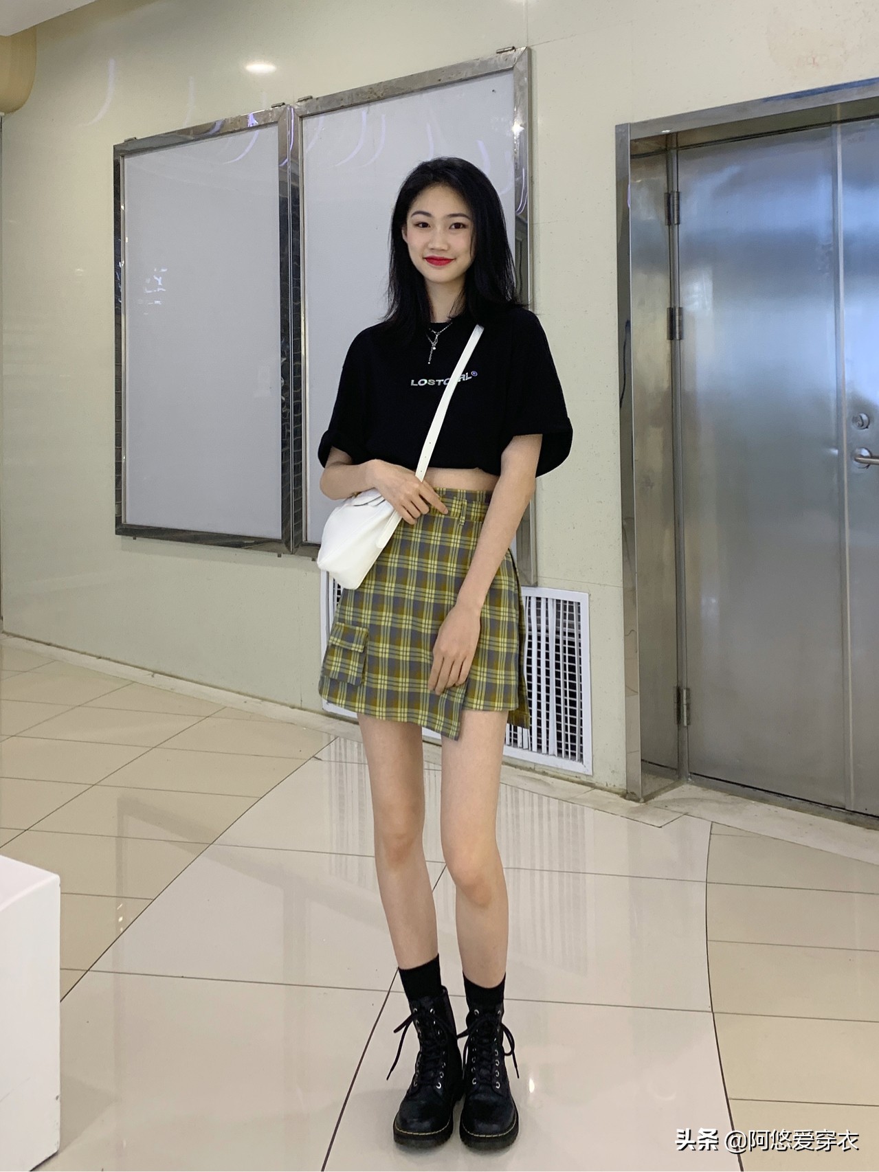 哪款马丁靴最百搭显腿长,马丁靴搭配小短裙光腿神器冬季