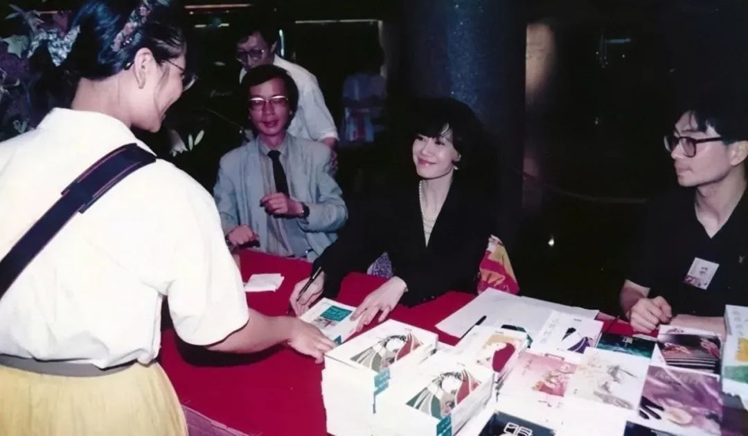 穿三百万皮草的香江富贵花，前半生让人羡慕，后半生却惨遭唾骂？