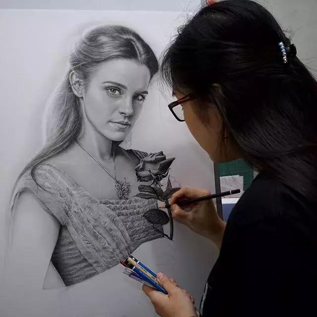 她画的素描比本人还美！比照片还真实，24万网友已被她征服