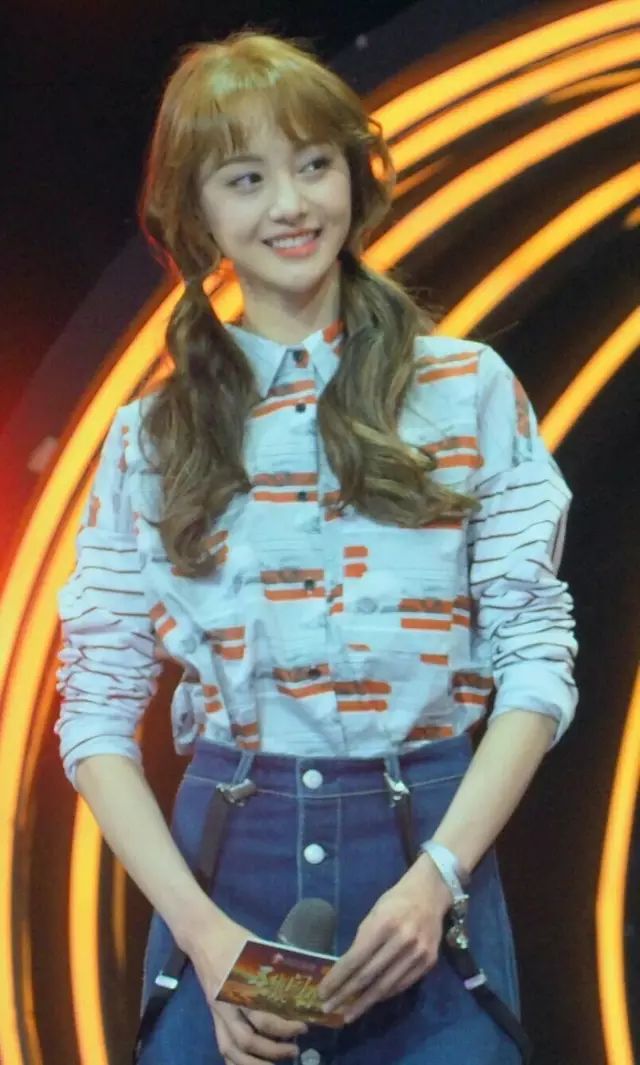 丸子头不好看视频展示,丸子头真的绝了蓬松又可爱