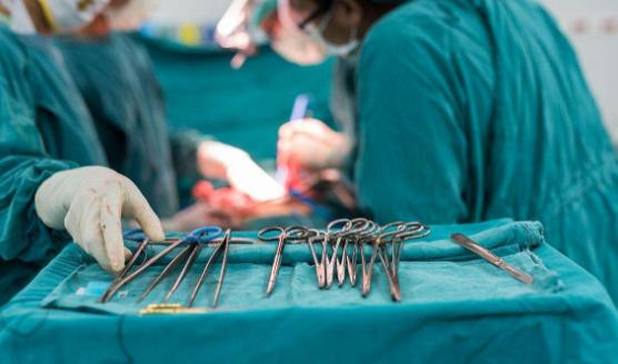 生孩子剪了一刀跟侧切有区别吗,生孩子侧切和直切有什么区别